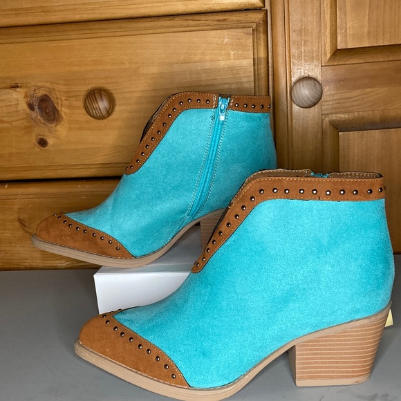 Rowdy Crowd | Beaumont Western Teal Suede Booties 9 - Picture 4 of 7